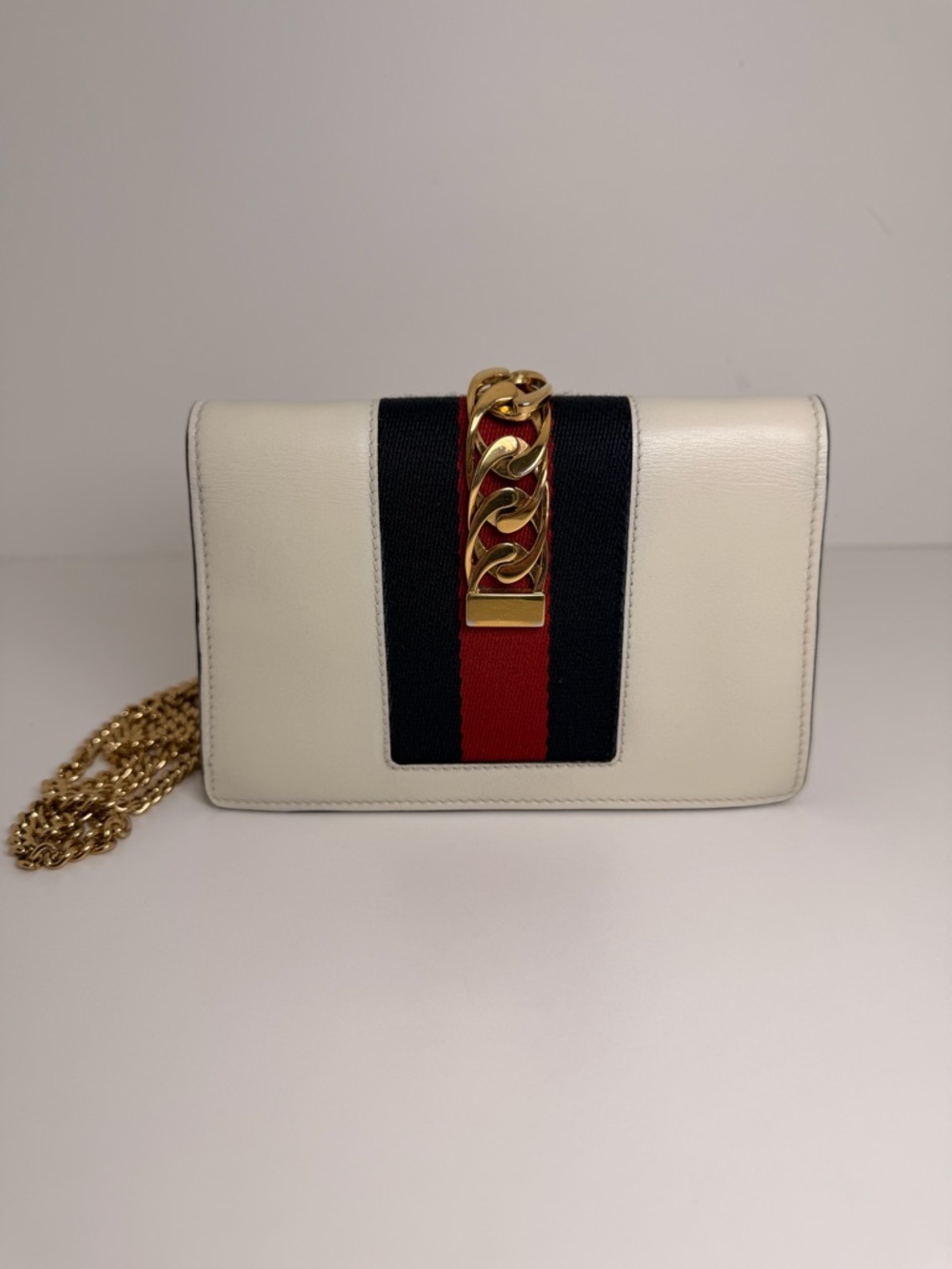 Gucci Sylvie Mini WOC detachable Crossbody chain LIKE NEW - Picture 2 of 11